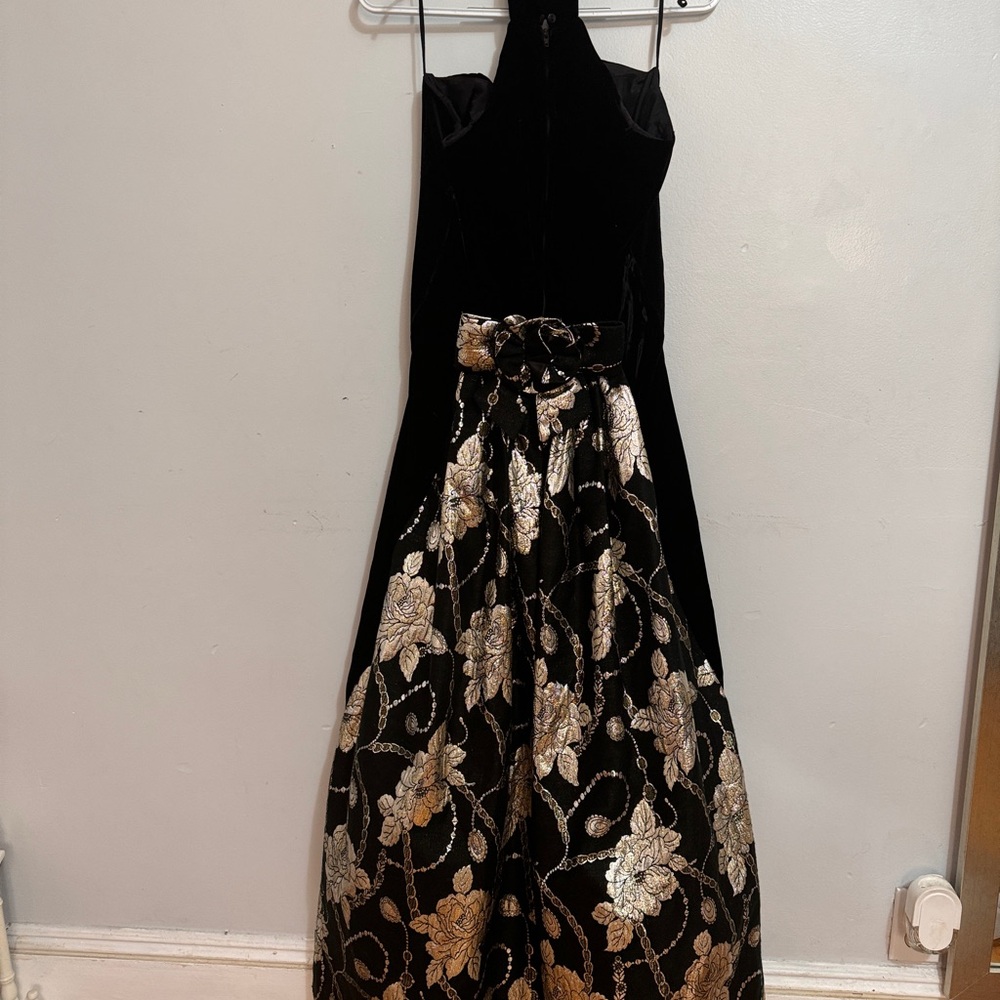 Jessica  MClinntock Elegant Black and Gold Floral Gown